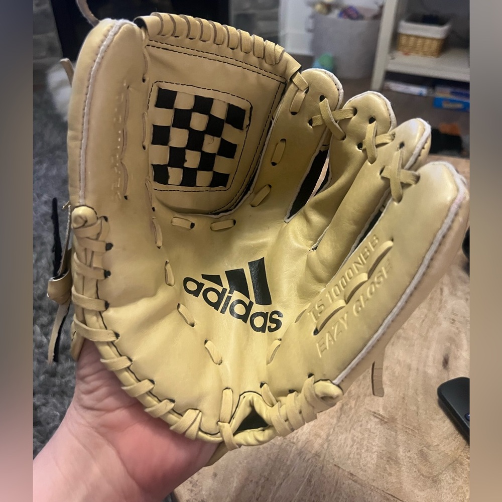 adidas 10” easy close TS 1000NBB Leather Baseball Glove with Black Accents kids